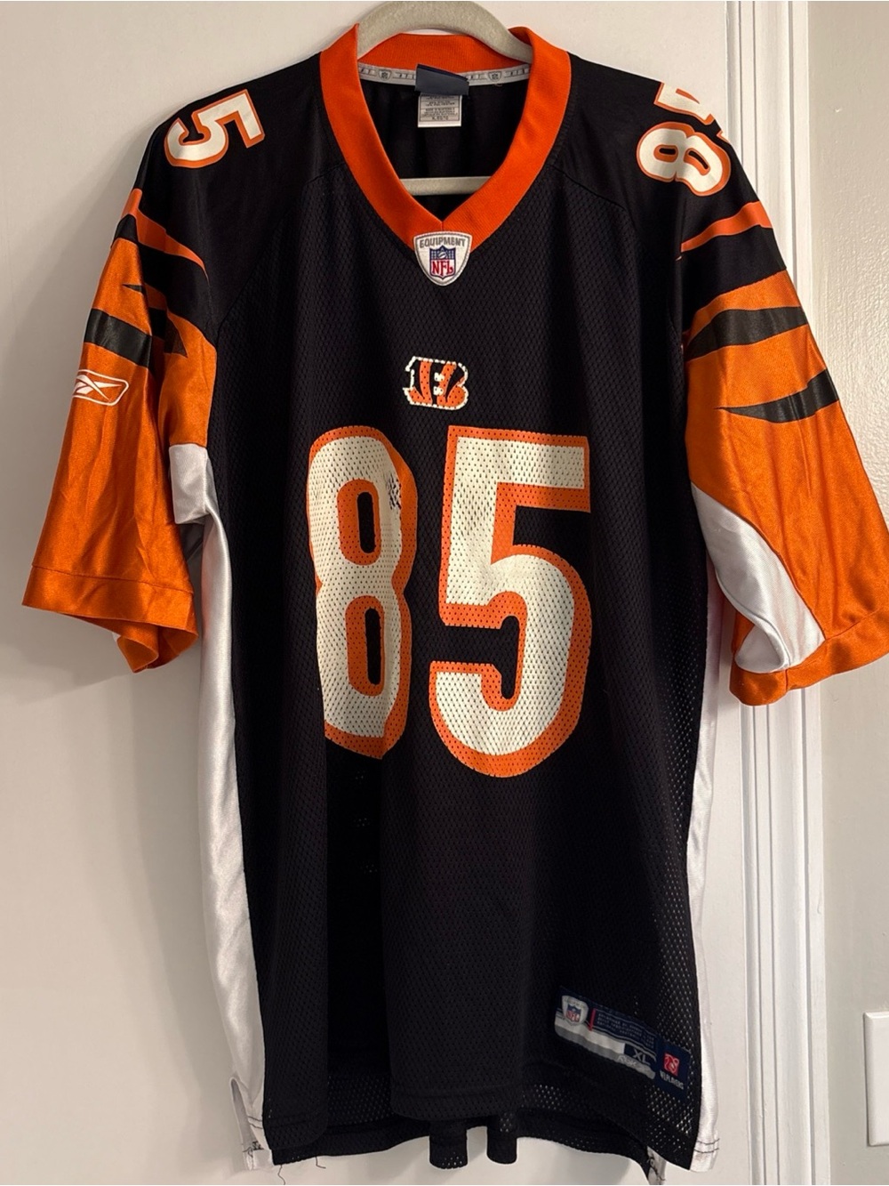 Vintage Reebok NFL Bengals #85 Chad OchoCinco Football Jersey, size XL